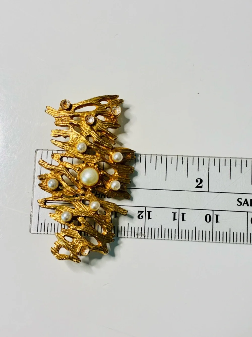 VTG Gold-Tone Pearl Accent Coral Reef Bar Brooch Pre Loved- Women Jewelry